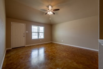 Southwood Hills Phase III in Belton, TX - Foto de edificio - Interior Photo