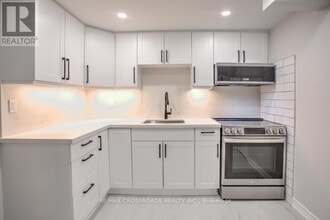 66 Bayhampton Crescent in Vaughan, ON - Building Photo - Building Photo