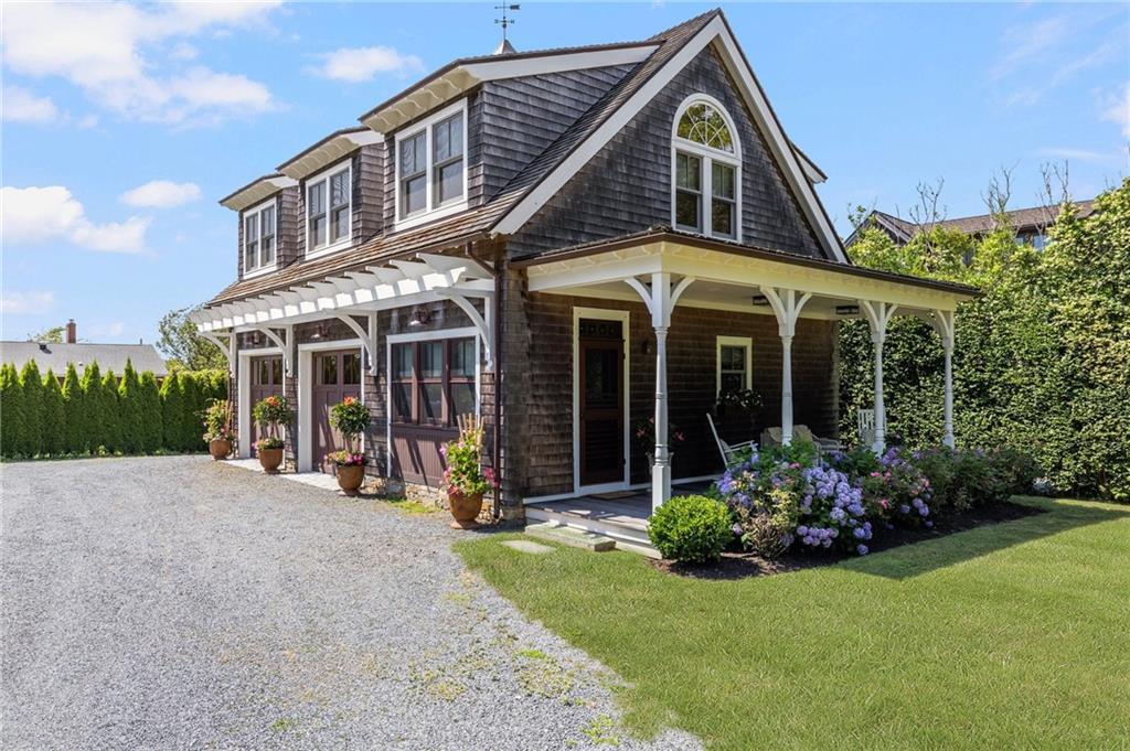5 Ledge Rd in Newport, RI - Building Photo