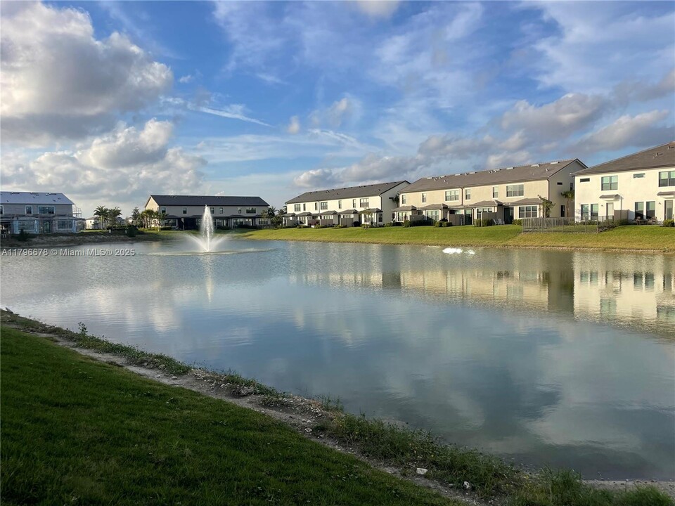 2151 Appleton Cir S in Oakland Park, FL - Building Photo