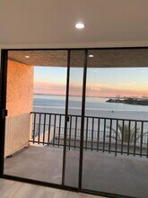 1140 E Ocean Blvd in Long Beach, CA - Building Photo - Building Photo