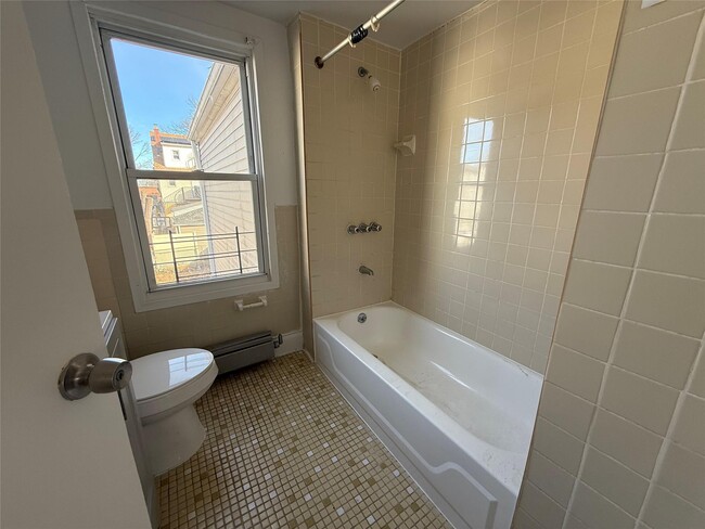 110-11 156th St-Unit -2 in Queens, NY - Foto de edificio - Building Photo