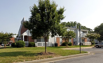 Wellington Place in Sandston, VA - Building Photo - Building Photo