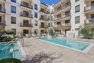 Sentral Old Town in Scottsdale, AZ - Foto de edificio - Building Photo