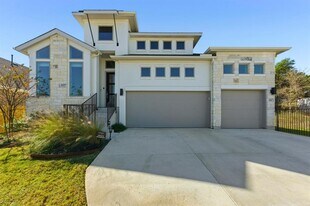 111 Carolina Jasmine Dr in San Marcos, TX - Building Photo