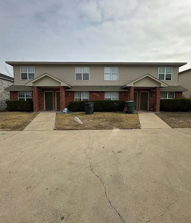 property at 2806 Leroy Cir