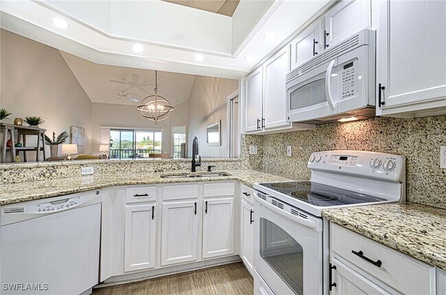 13080 Amberley Ct in Bonita Springs, FL - Building Photo - Building Photo