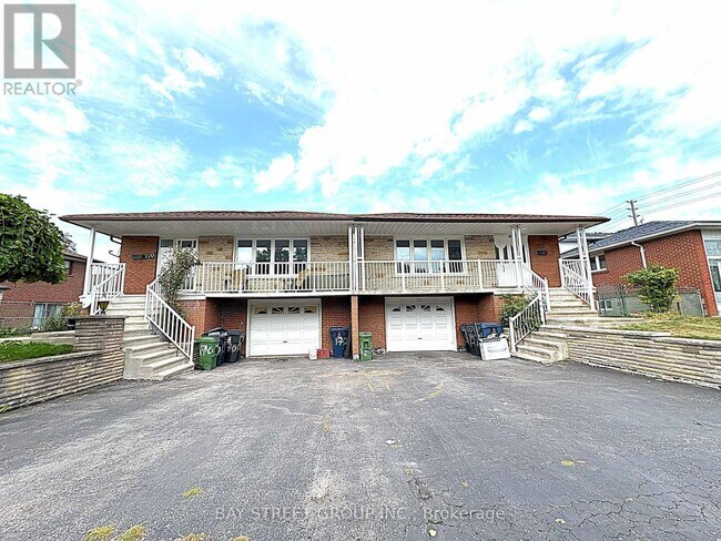 172 Pleasant View Dr in Toronto, ON - Building Photo - Building Photo