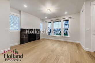 3281 SE Farrow Ln in Hillsboro, OR - Building Photo - Building Photo