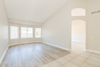 9940 E Paseo San Bruno in Tucson, AZ - Foto de edificio - Building Photo