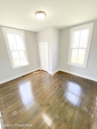 521 E Main St photo'