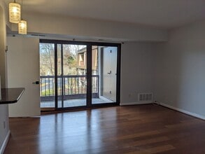 12702 Veirs Mill Rd, Unit 301 in Rockville, MD - Foto de edificio - Building Photo