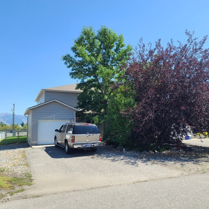 214 Quinella St in Belgrade, MT - Building Photo