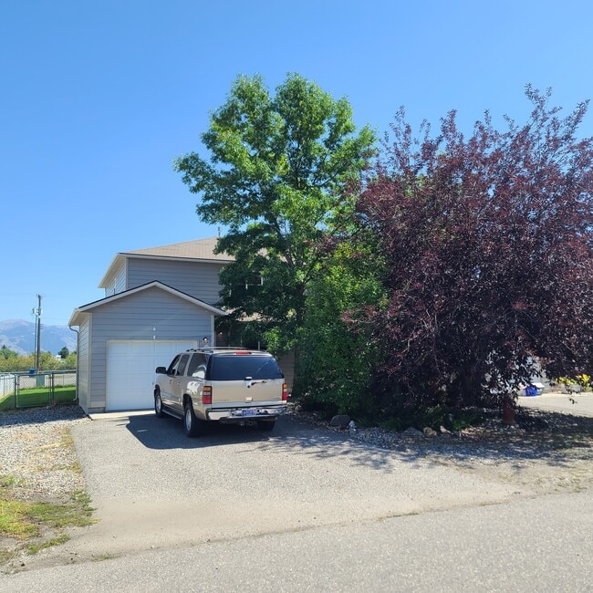 214 Quinella St