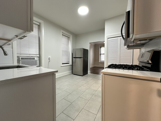 2120 W Lyndale St in Chicago, IL - Building Photo - Building Photo