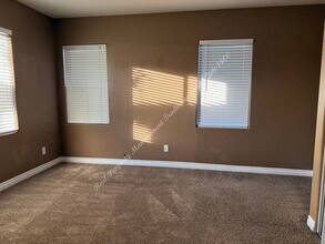 44262 Maria Cir in Lancaster, CA - Building Photo - Building Photo