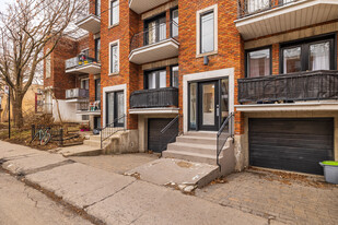 2675-2685 Laurier Av E in Montréal, QC - Building Photo