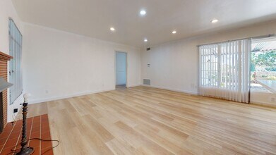 5231 E Falls View Dr in San Diego, CA - Building Photo - Building Photo