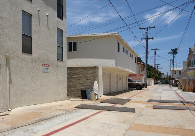 841-855 F Ave in Coronado, CA - Building Photo - Building Photo