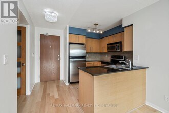 219 Fort York Blvd in Toronto, ON - Building Photo - Building Photo