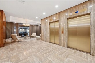 40 E Delaware Pl in Chicago, IL - Building Photo - Building Photo