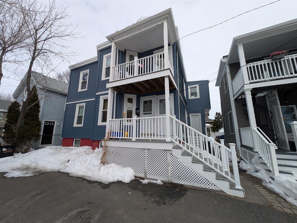 9 Lowell Ter, Unit 2 in Somerville, MA - Building Photo