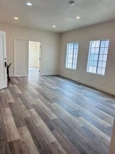 4043 1/2 W 21st St, Unit 4043  half in Los Angeles, CA - Foto de edificio - Building Photo