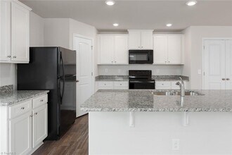 4702 Hazelburn Dr in Greensboro, NC - Building Photo - Building Photo