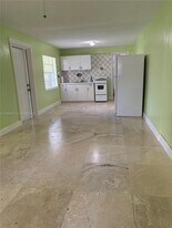 13330 SW 79th St in Miami, FL - Building Photo