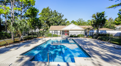 Pinewood Pointe Apartments in Jacksonville, FL - Foto de edificio - Building Photo