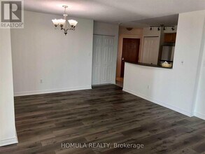 7 Lorraine Dr in Toronto, ON - Building Photo - Building Photo