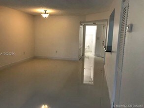 4764 NW 97th Pl-Unit -211 in Doral, FL - Foto de edificio - Building Photo