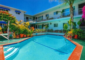 8576 Holloway Dr in West Hollywood, CA - Building Photo