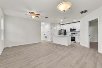 652 Kensington St in Eustis, FL - Building Photo - Building Photo