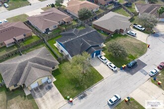 1307 Lily Ln in Brownsville, TX - Foto de edificio - Building Photo