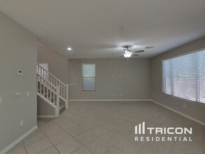 10250 Copalito Dr in Las Vegas, NV - Building Photo - Building Photo