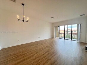 2900 NW 125th Ave in Sunrise, FL - Building Photo - Building Photo