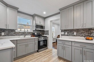 9 George St in Glen Cove, NY - Foto de edificio - Building Photo