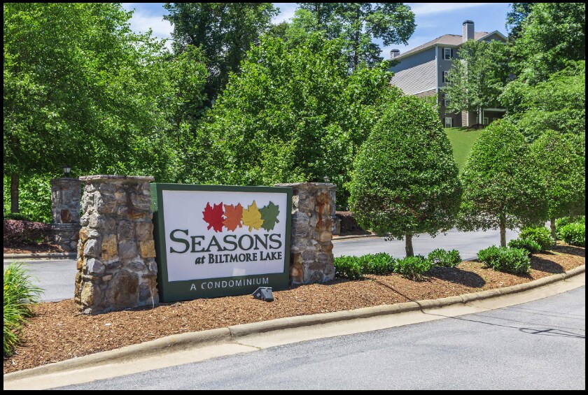 400 Vista Lake Dr, Unit 2 in Candler, NC - Building Photo