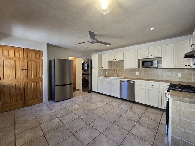 603 Paseo De Peralta in Santa Fe, NM - Building Photo - Building Photo