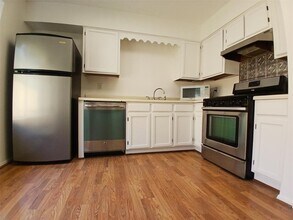 1126 E Brompton Dr in Pearland, TX - Building Photo - Building Photo