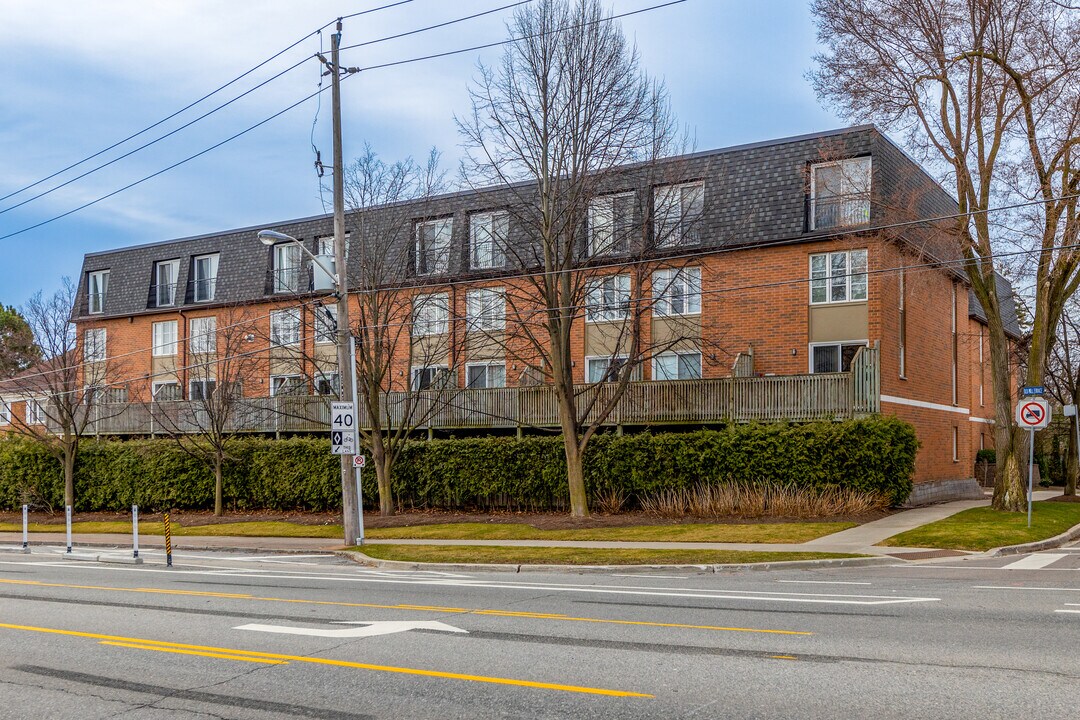 58 Old Mill Terr in Toronto, ON - Building Photo