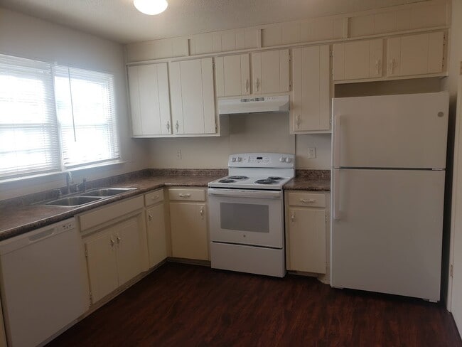 1005 W Lee Rd, Unit 2 in Taylors, SC - Foto de edificio - Building Photo