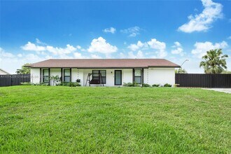 8840 SW 181st Terrace in Palmetto Bay, FL - Building Photo - Building Photo