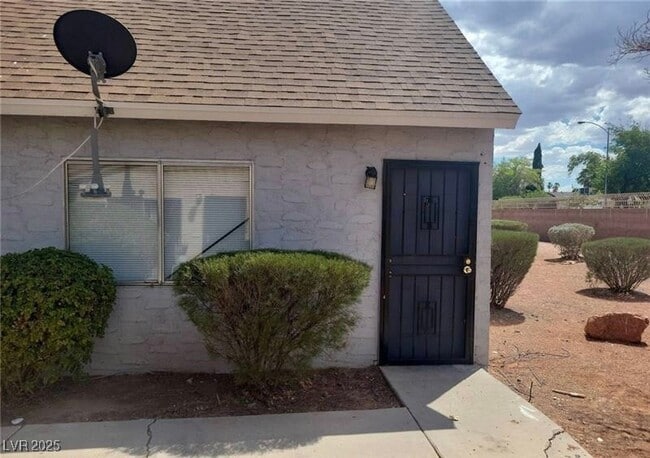 5235 Gray Ln in Las Vegas, NV - Building Photo - Building Photo