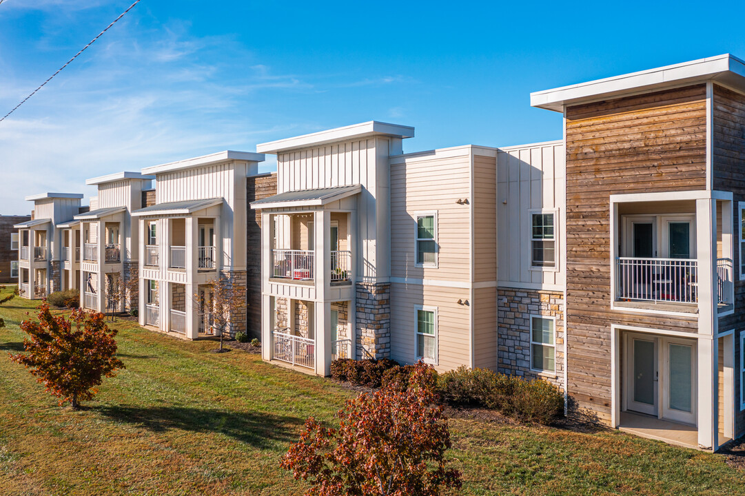 Bauer Farms Apartments & Townhomes in Lawrence, KS - Foto de edificio