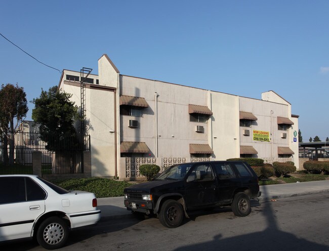 Ramona Estates in Compton, CA - Foto de edificio - Building Photo