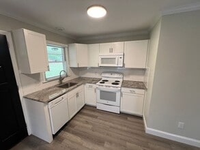 104 Secrest Ave in Belmont, NC - Building Photo - Building Photo