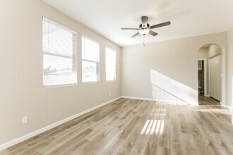 573 Fork Mesa Ct in Henderson, NV - Foto de edificio - Building Photo