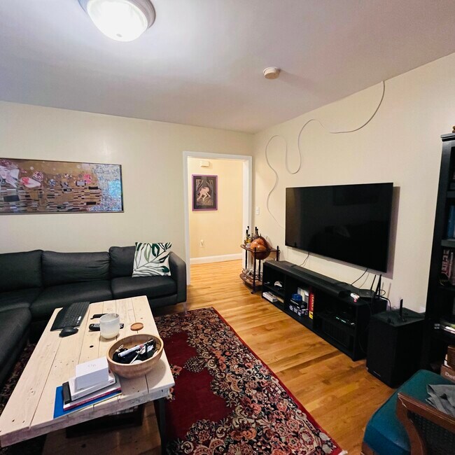 9-1F Oak Square Ave, Unit 1F in Boston, MA - Foto de edificio - Building Photo